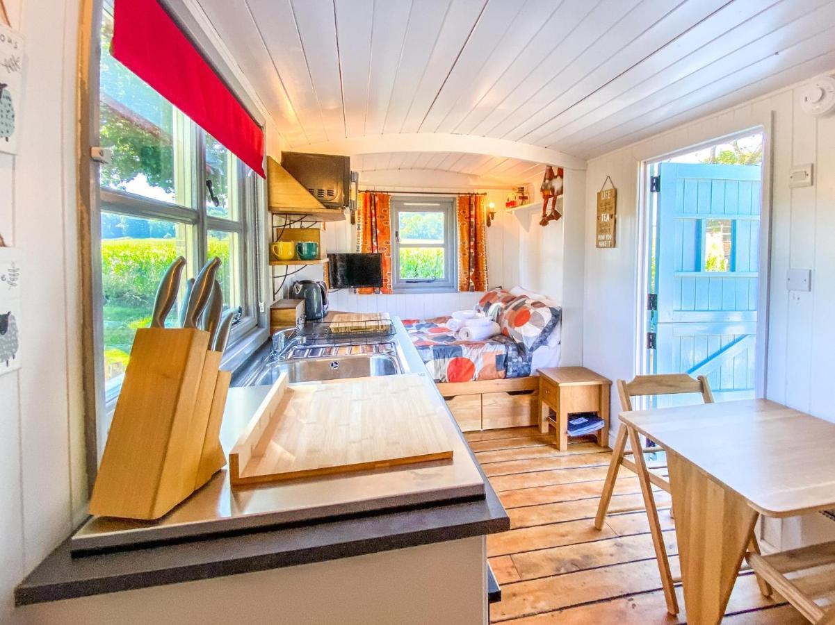 The Hideaway Hut - 1 Bed Shepherds Hut - Χέρεφορντ Εξωτερικό φωτογραφία