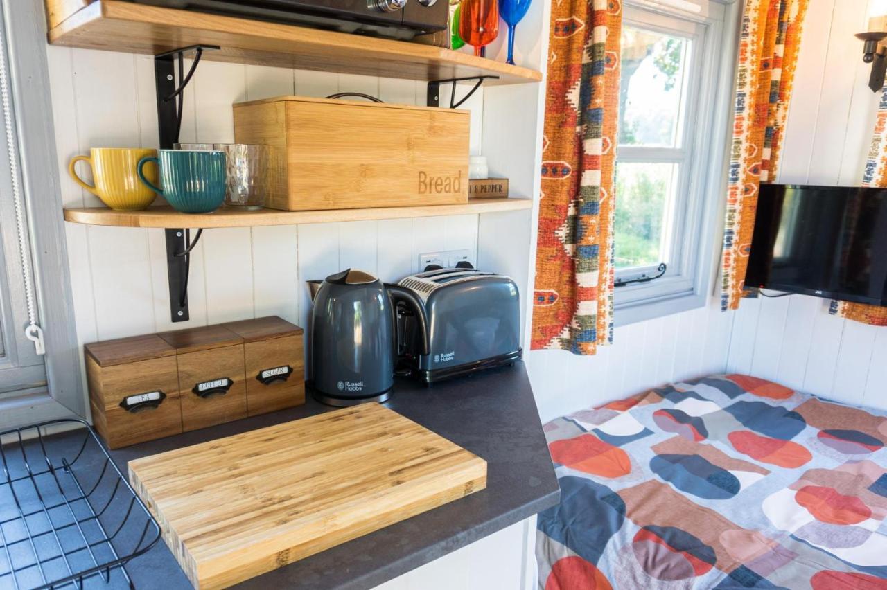 The Hideaway Hut - 1 Bed Shepherds Hut - Χέρεφορντ Εξωτερικό φωτογραφία