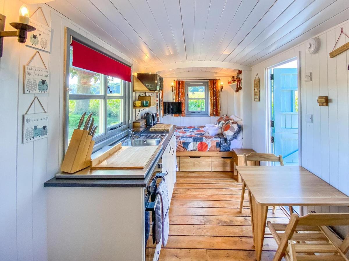 The Hideaway Hut - 1 Bed Shepherds Hut - Χέρεφορντ Εξωτερικό φωτογραφία