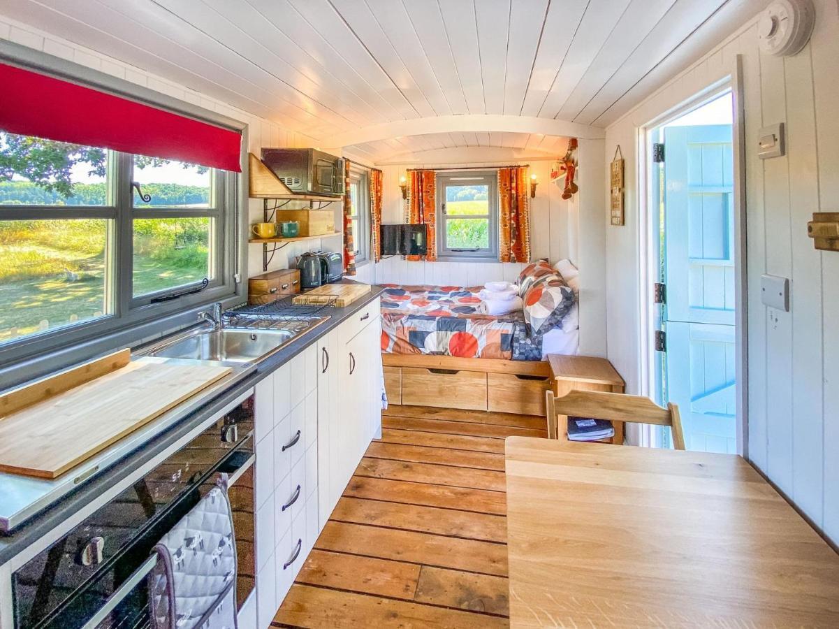 The Hideaway Hut - 1 Bed Shepherds Hut - Χέρεφορντ Εξωτερικό φωτογραφία
